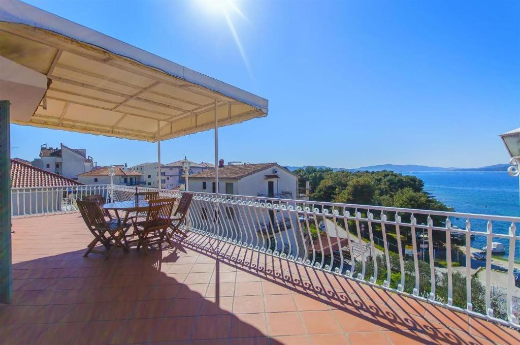 Three Bedroom Apartment With Amazing Sea View Трогир Екстериор снимка