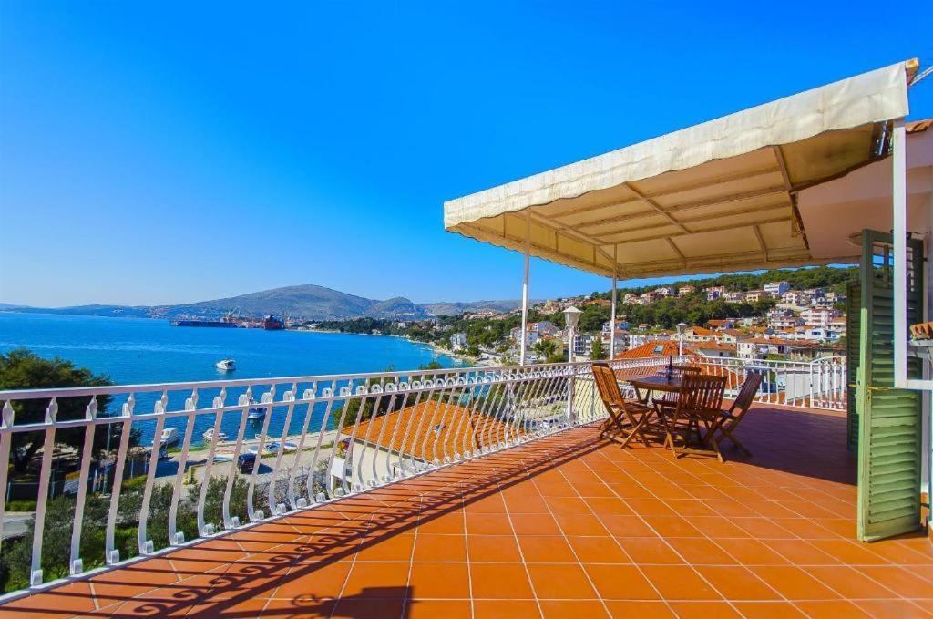 Three Bedroom Apartment With Amazing Sea View Трогир Екстериор снимка