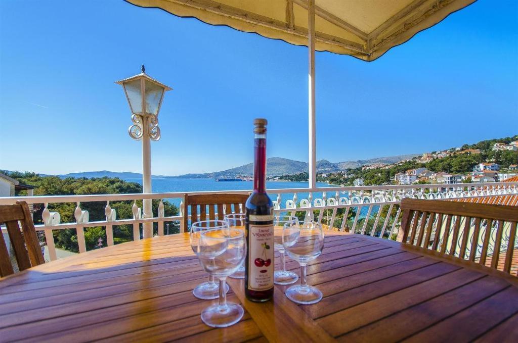 Three Bedroom Apartment With Amazing Sea View Трогир Екстериор снимка